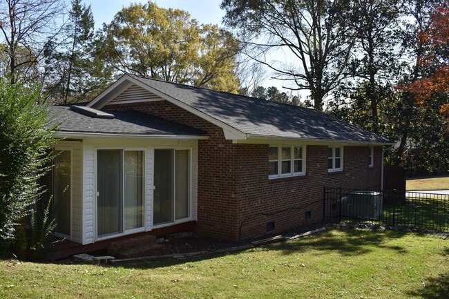 Building Photo - Beautiful Ranch Home