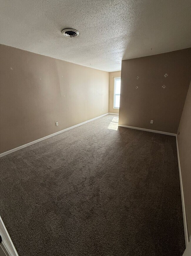 Building Photo - 422/424 N 8th Street