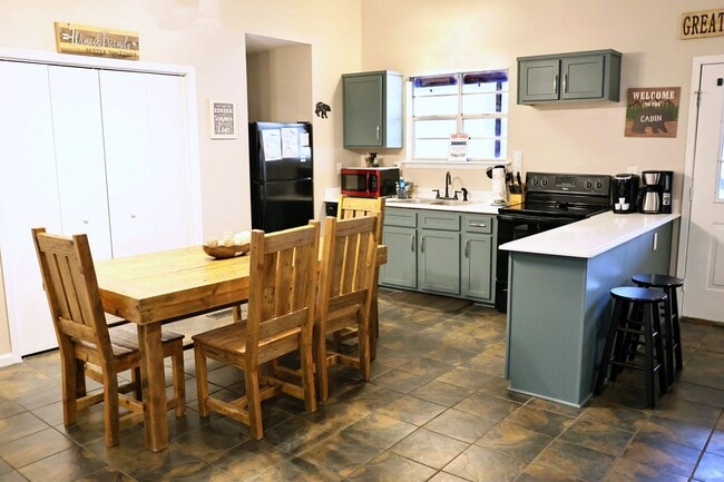 Building Photo - Move In Ready!!