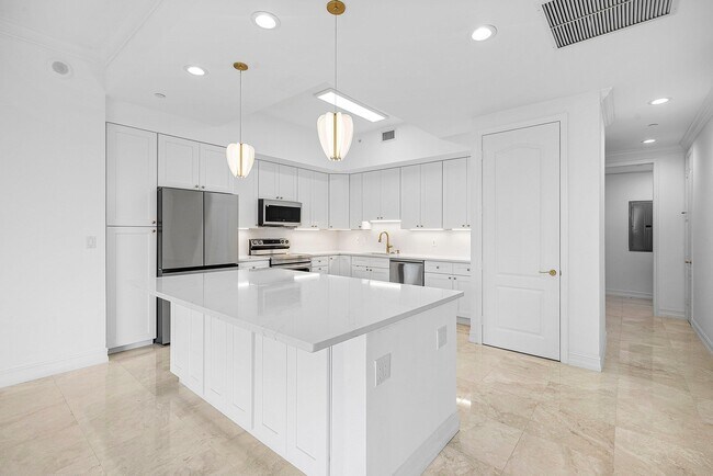 Building Photo - 550 SE Mizner Blvd