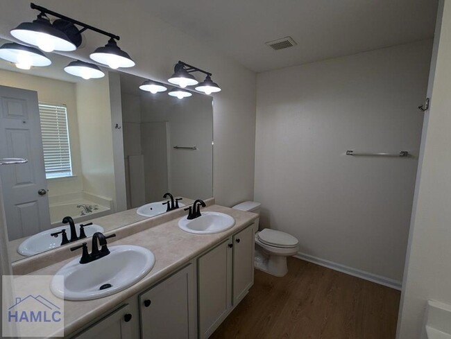Building Photo - 130 Willow Oak Dr