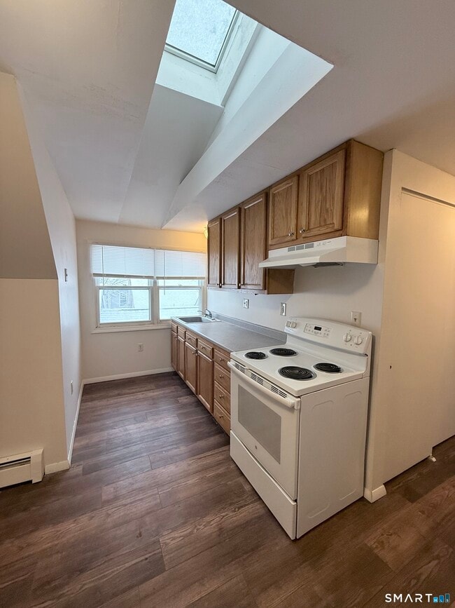 Building Photo - 341 Center St