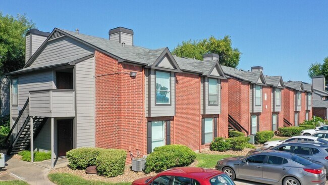 Building Photo - 9940 Richmond Ave