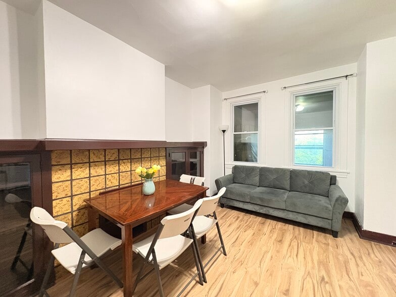 Building Photo - 1045 Flemington St