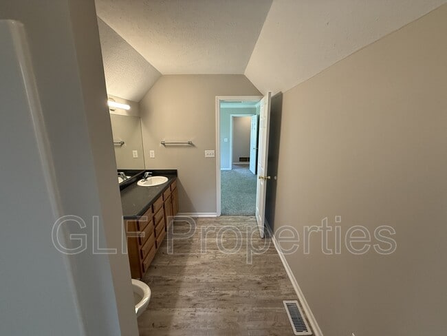 Building Photo - 216 Shugart St