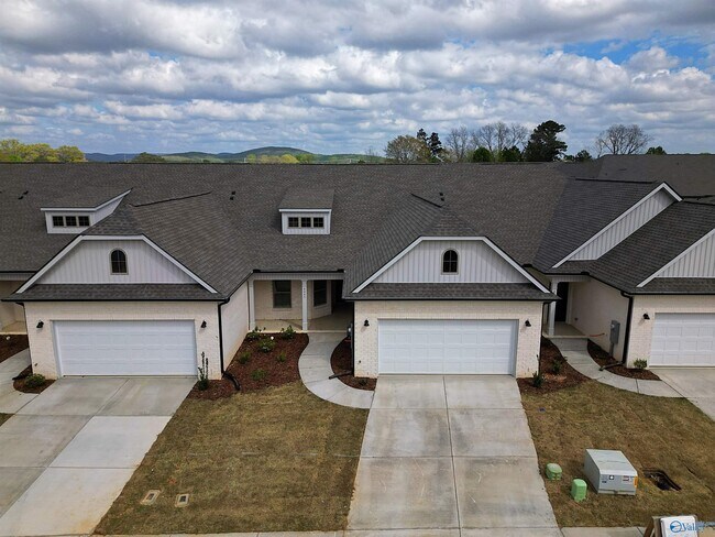 Building Photo - 6065 Gardner Maples Dr SE