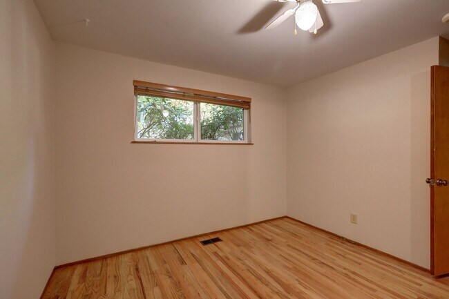 Building Photo - Beautifully Refinished 4BR 2BA Home on Lar...