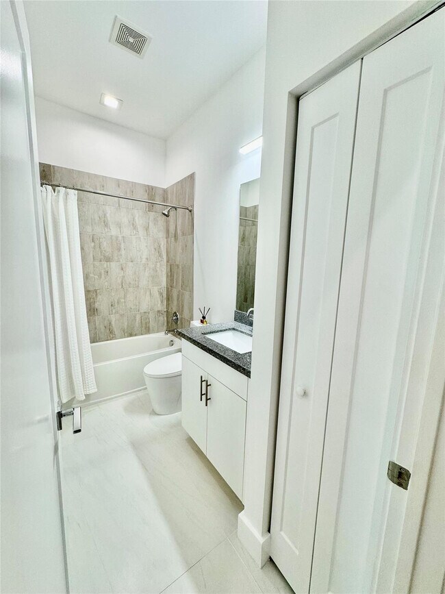 Building Photo - 4915 Whispering Way