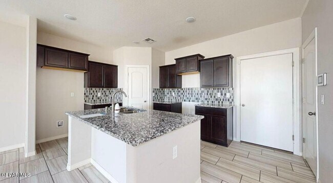 Building Photo - 14925 Pebble Hills Blvd