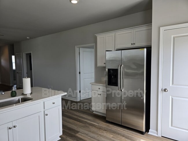 Building Photo - 77 Bonaparte St