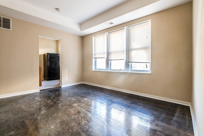 Building Photo - 107-113 N Laramie Ave Chicago, IL 60644