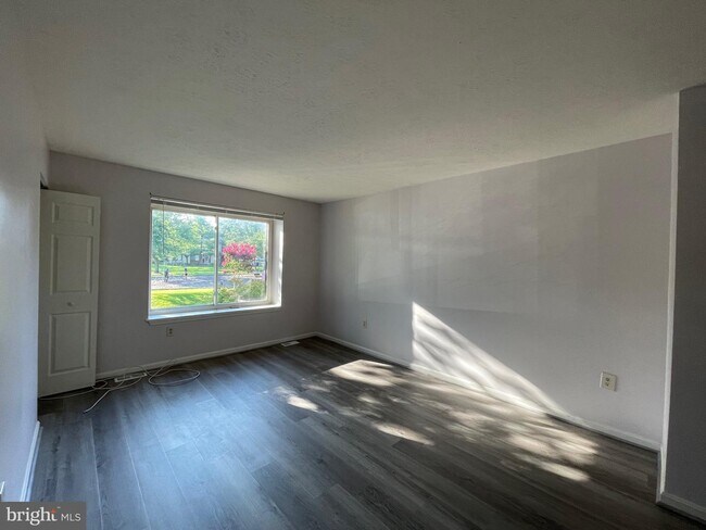 Building Photo - 7233 Mill Creek Ct