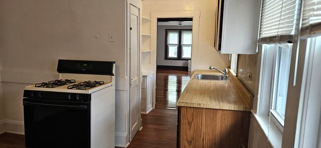 Building Photo - 96 Central St