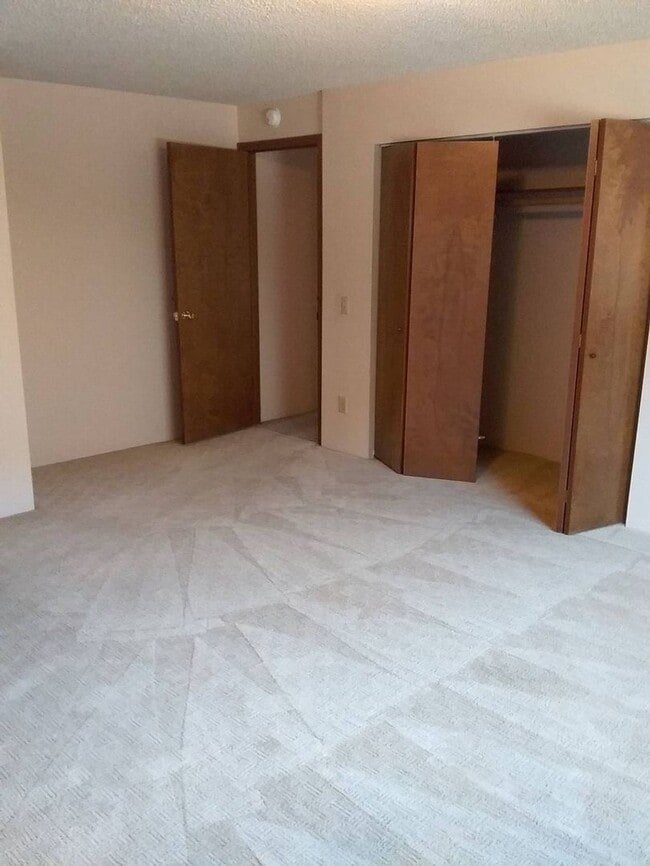 Building Photo - Spacious ground level