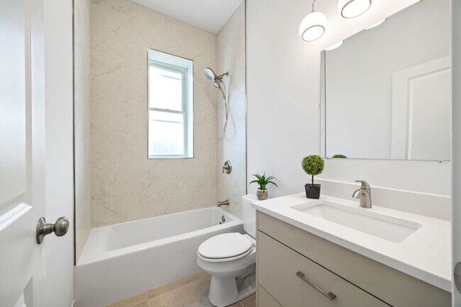 Building Photo - 2741 W Belmont Ave