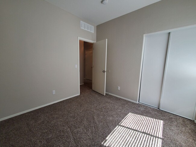 Building Photo - LAVEEN VILLAGE BEAUTIFUL 3 BEDROOMS PLUS D...