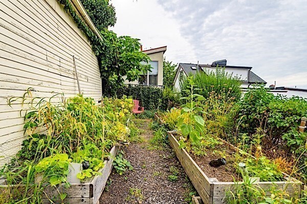 Building Photo - 58 Atherton St