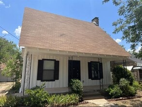 Building Photo - 361 College Dr