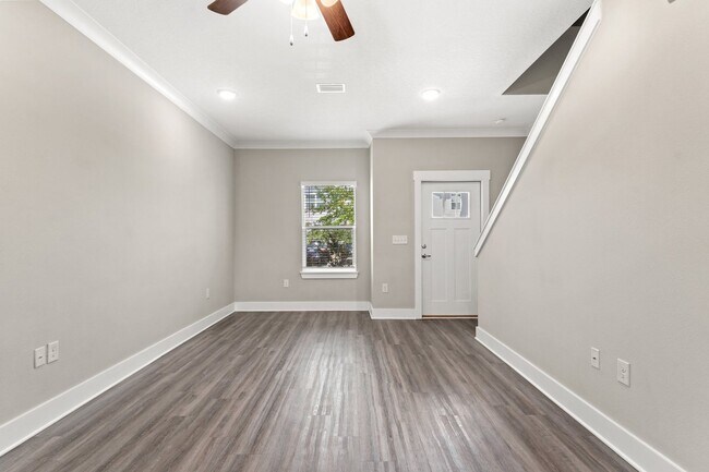 Building Photo - 302 Date Palm Lane