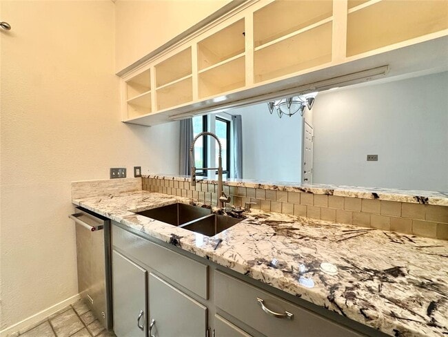 Building Photo - 5504 Montview St