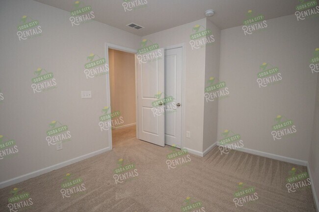 Building Photo - Modern 4 Bedroom Home ~ Minutes to Fort Jackson ~ Available June 2026!