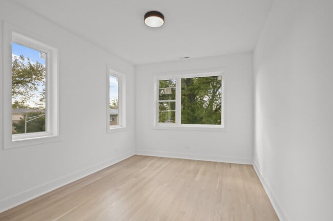 Building Photo - 2201 N 74th Ct