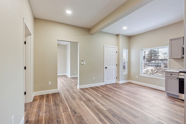 Building Photo - 392 S Main St