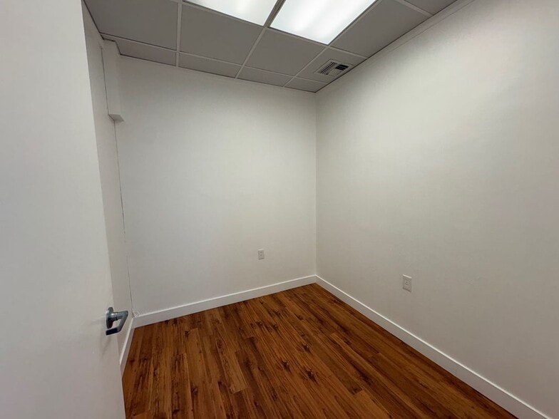 Building Photo - 1817 W Beverly Blvd