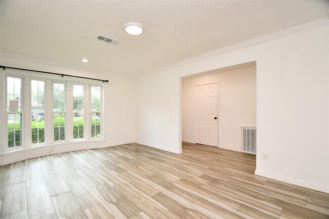 Building Photo - 5951 Beaudry Dr