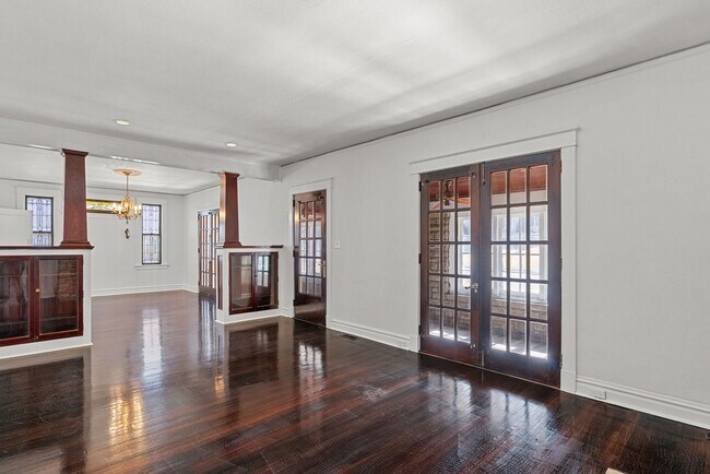 Building Photo - Charming 2+ Bedroom in Shrewsbury – Walkable Neighborhood & Pet-Friendly!