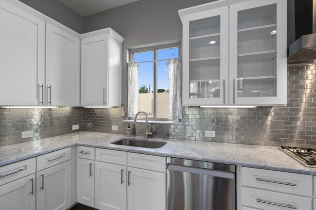 Building Photo - Modern Luxury Meets Austin Charm: 4 BR, 2.5 BA Gem