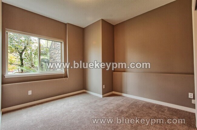 Building Photo - 4 Bed, 3 Bath Home in Happy Valley with Pr...