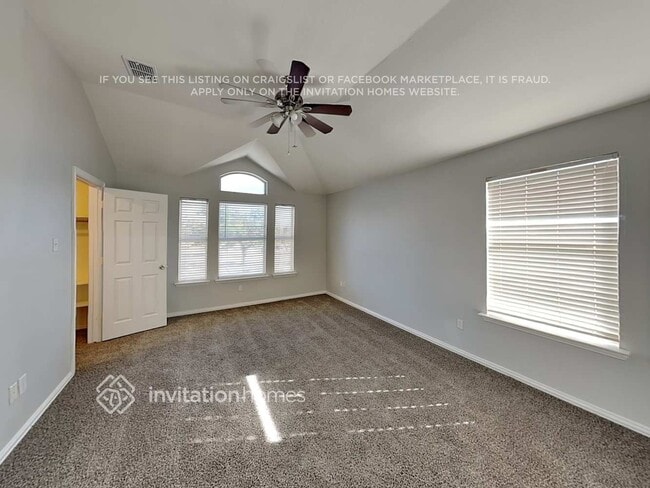 Building Photo - 1525 Swan Lake Dr