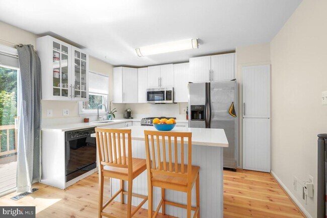 Building Photo - 46934 Trumpet Cir