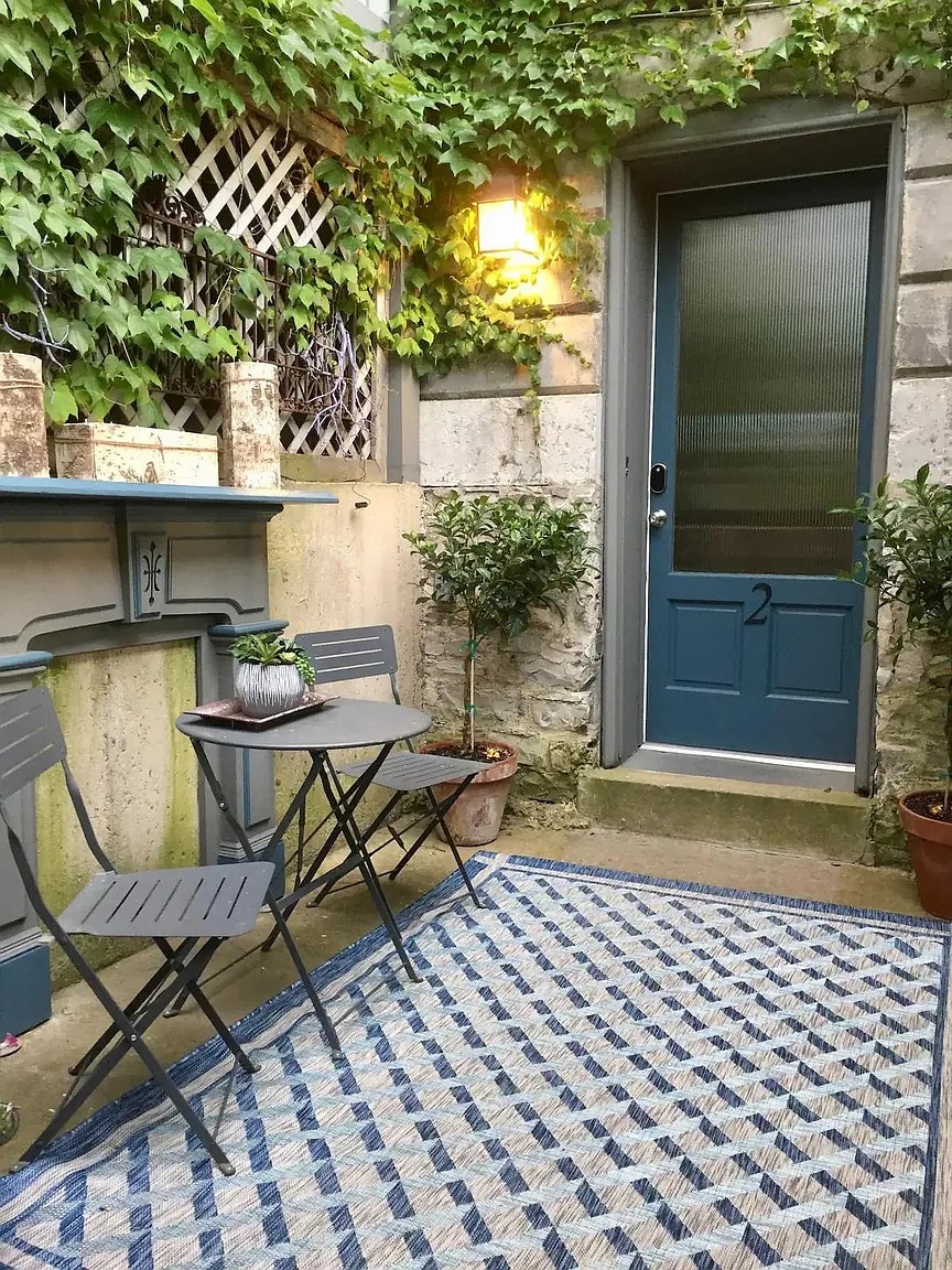 Benton Place entrance - 2051 Park Ave