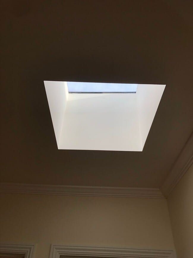 Building Photo - COMING SOON!  Beautiful 3 br/2ba -2  Levels, Private Deck, Panoramic Views, Garage Parking, Washe...