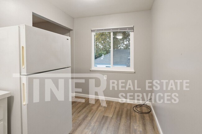 Building Photo - 1111 W St.-#4