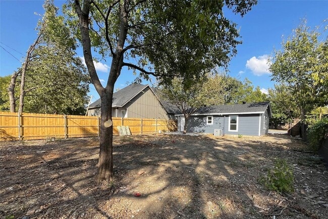 Building Photo - 3705 N Elm St