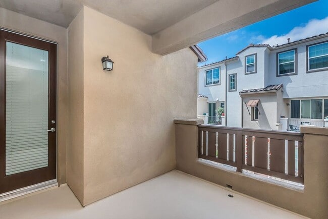 Building Photo - Modern Oceanside Townhome with Resort-Style Amenities