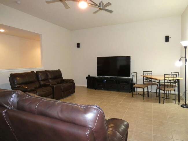 Building Photo - Spacious 2-story near Heritage Trace