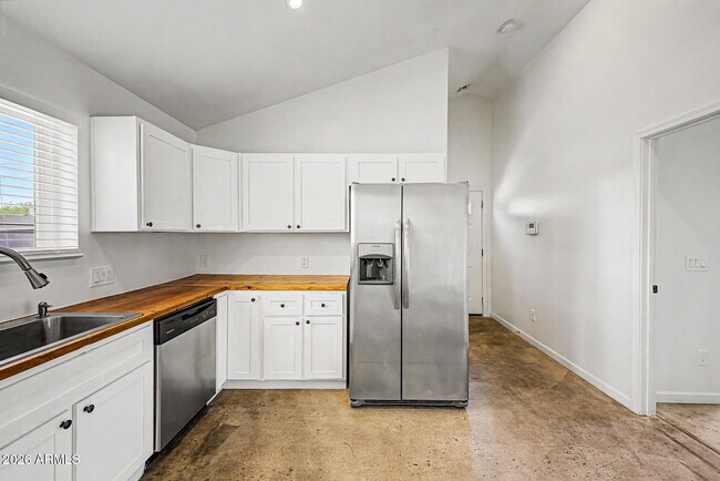 Building Photo - 505 N 16th Ave