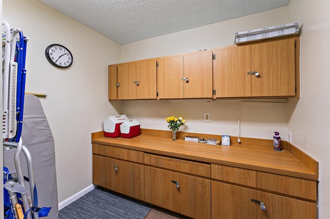 Building Photo - 1001 Seafarer Cir