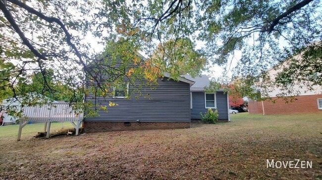 Building Photo - 9 Ratcale Ln