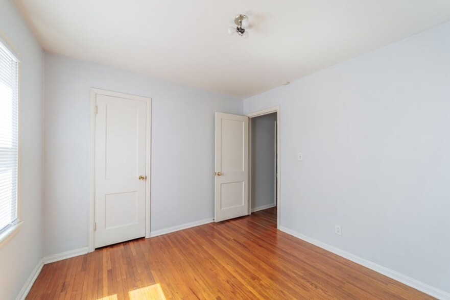 Building Photo - 2448 E Aloma St