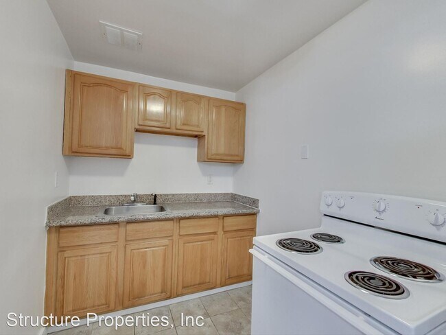 Building Photo - 461 24th St
