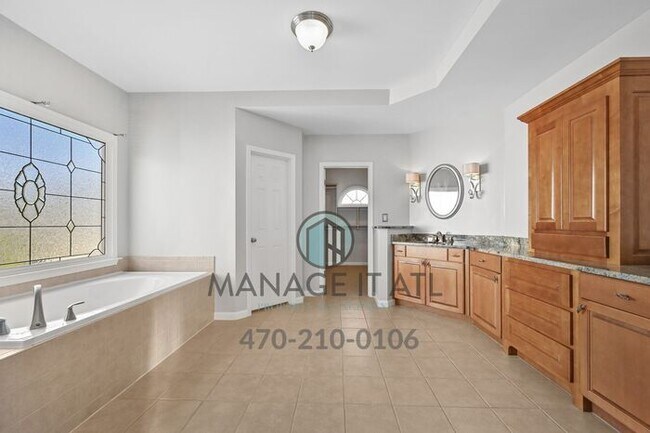 Building Photo - Fabulous 5-bedroom house with modern ameni...