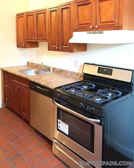 Building Photo - 448 Park Dr