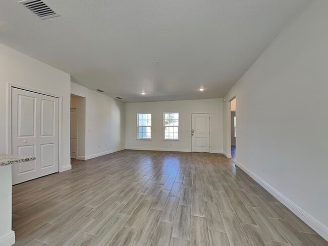 Building Photo - 209 Marion Oaks Manor