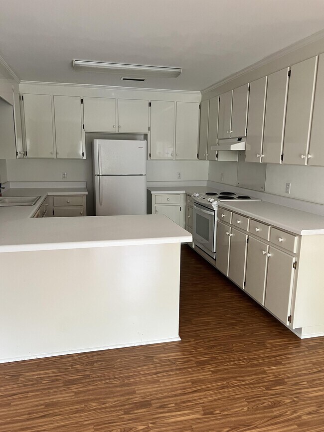 Building Photo - 2415 Stonewood Dr