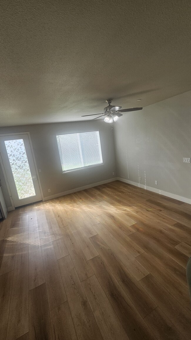 Building Photo - 3157 Rogue River Dr